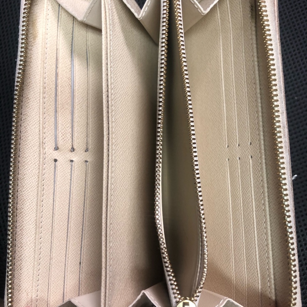 Louis Vuitton Wallet - Picture 7 of 7